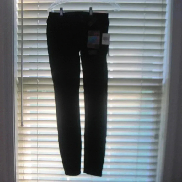 NWT ALMOST FAMOUS Dark Wash Skinny Jeans Size 1 - Picture 2 of 9
